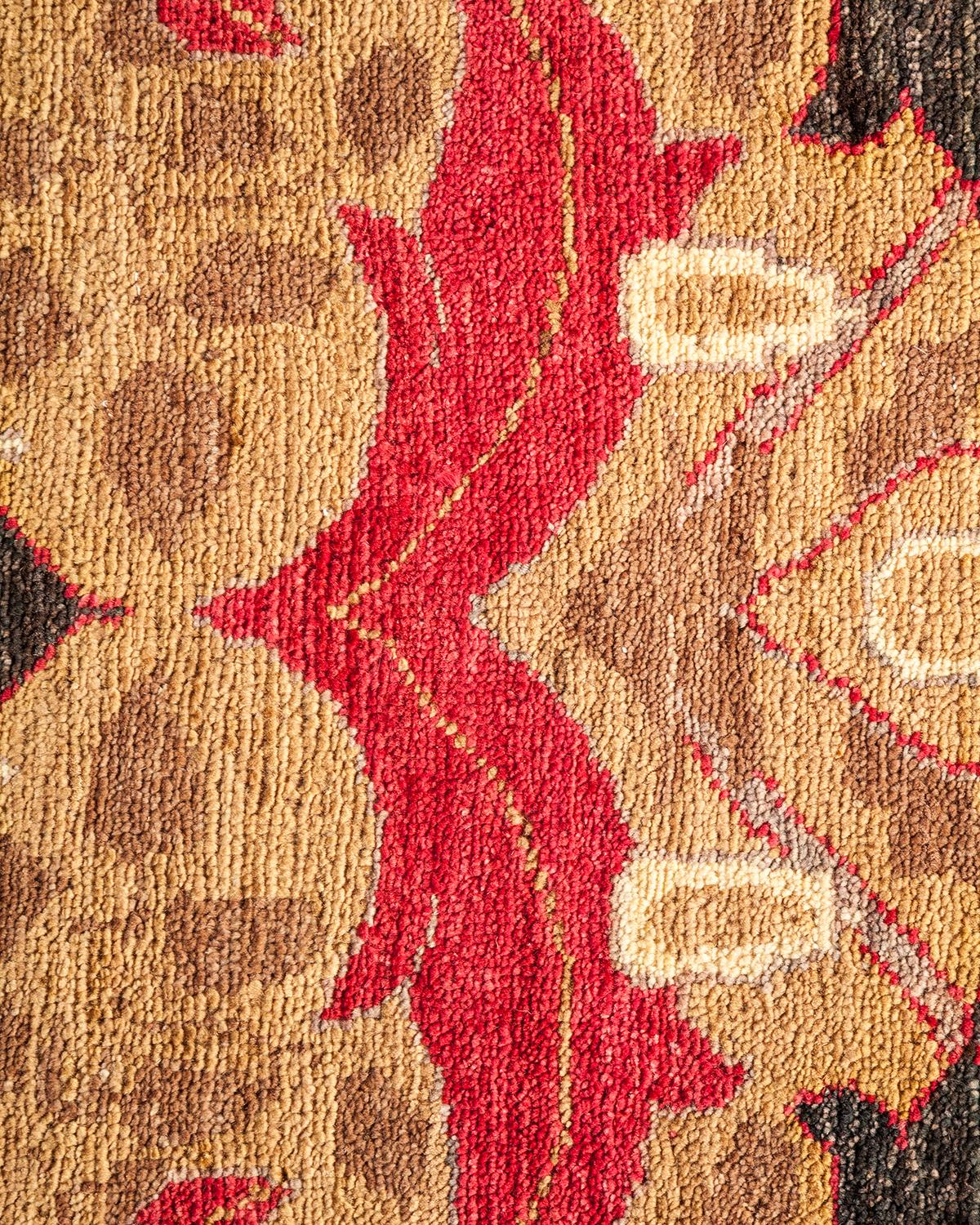 Pakistanais Tapis Arts & Crafts jaune à fleurs noué à la main, unique en son genre en vente
