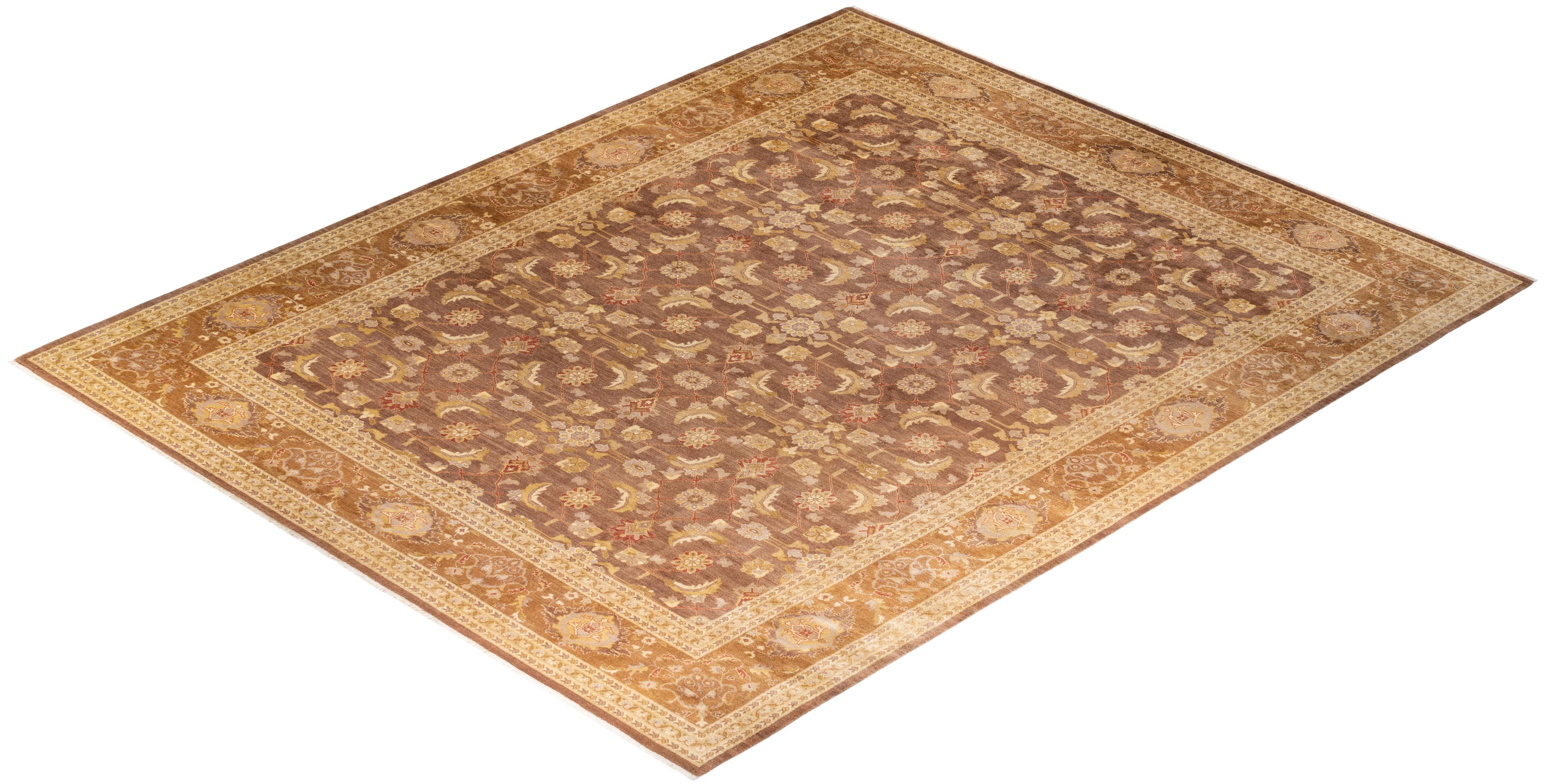 Tapis marron éclectique noué à la main, unique en son genre, à motifs floraux en vente 2