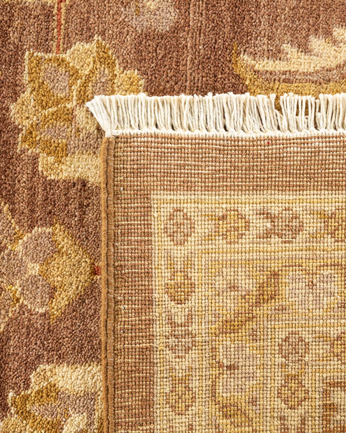 XXIe siècle et contemporain Tapis marron éclectique noué à la main, unique en son genre, à motifs floraux en vente