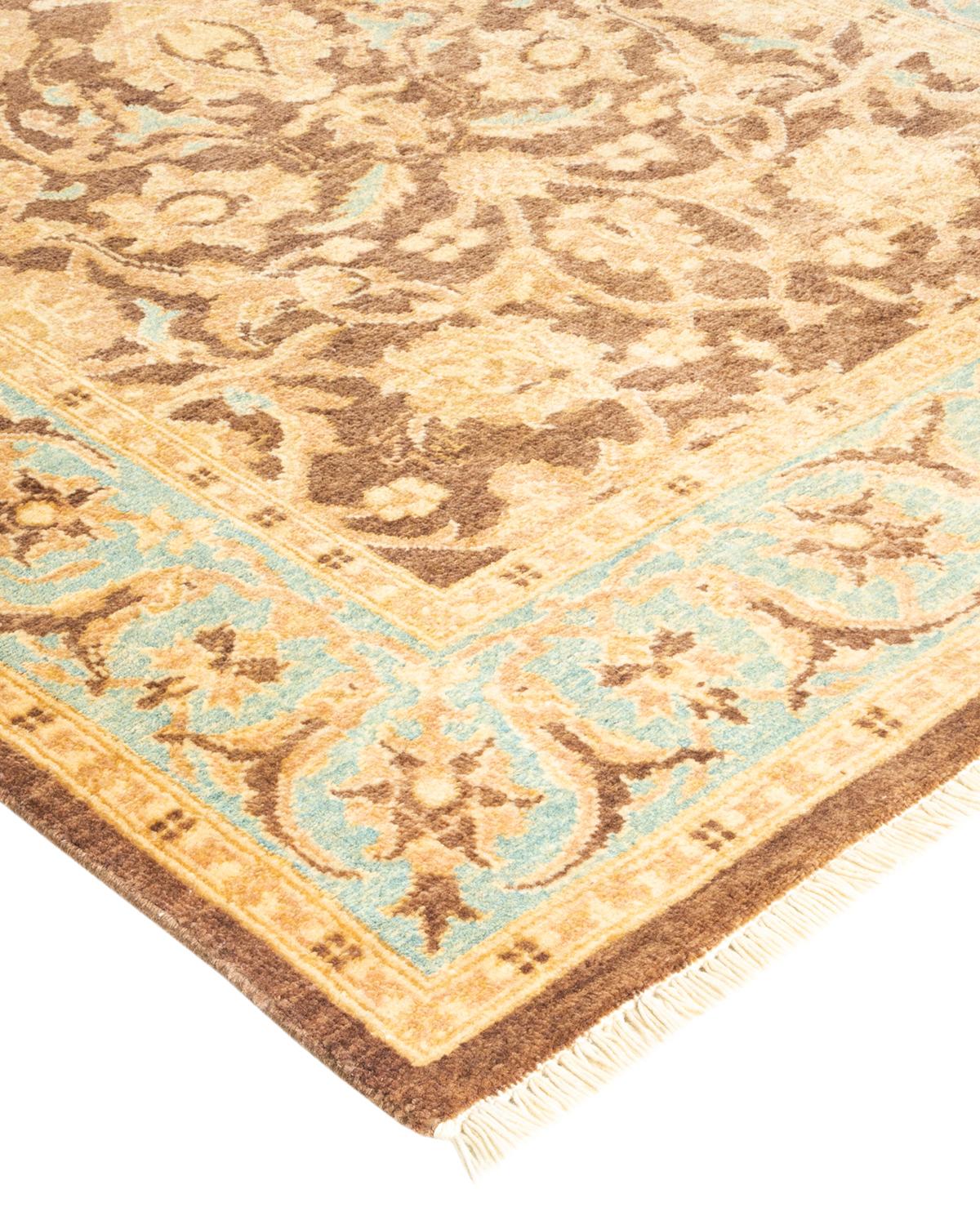 Avec un amalgame de tailles et d'influences esthétiques allant de l'art déco à Rorschach et au modernisme, les tapis de la collection Eclectic défient toute définition, demandant plutôt à devenir des points focaux intrigants d'une pièce. Ce sont à