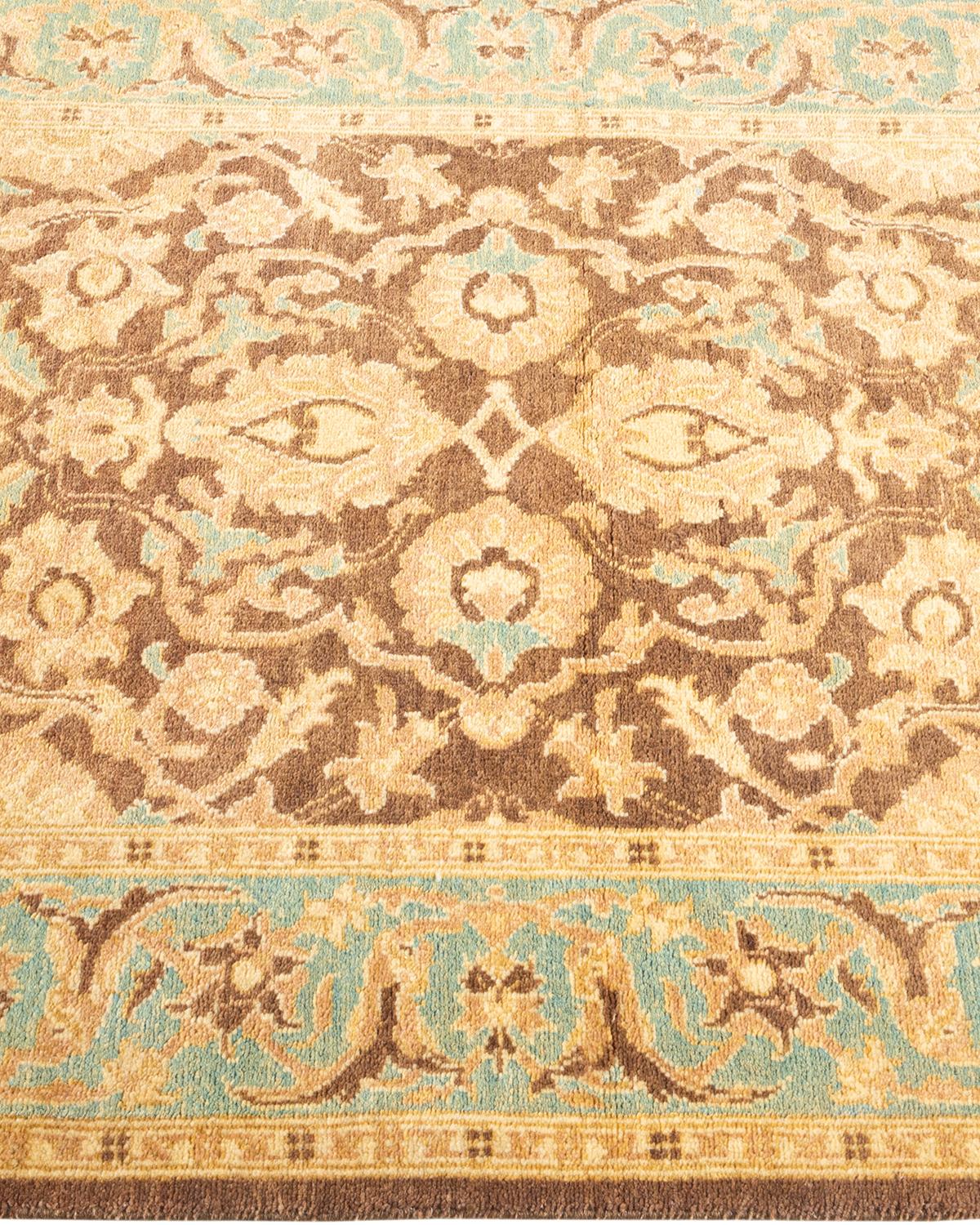 Tapis marron éclectique noué à la main, unique en son genre, à motifs floraux Neuf - En vente à Norwalk, CT