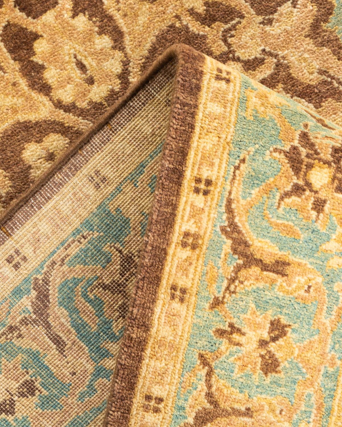 Laine Tapis marron éclectique noué à la main, unique en son genre, à motifs floraux en vente