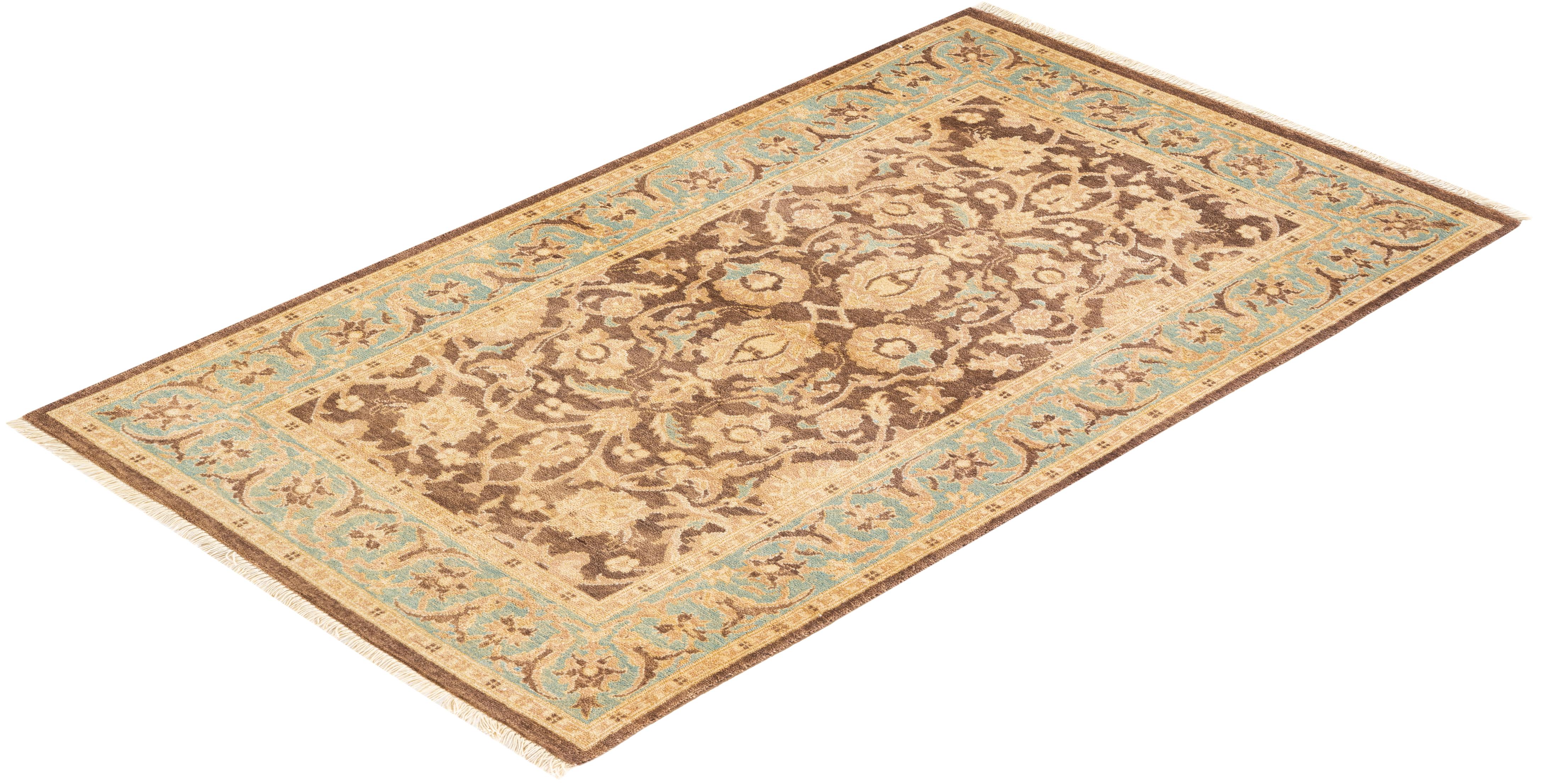 Tapis marron éclectique noué à la main, unique en son genre, à motifs floraux en vente 2