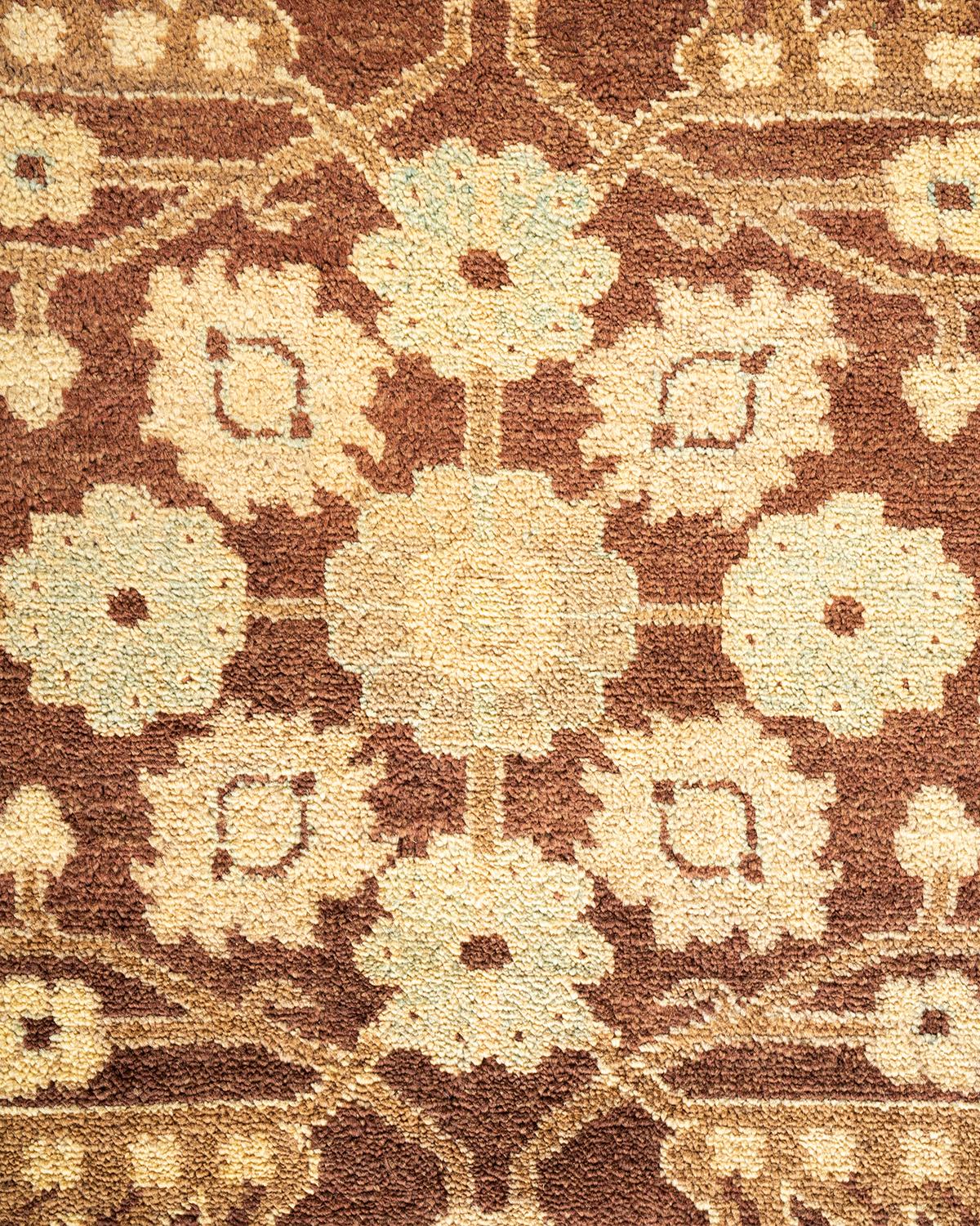 Handgeknüpfter, eklektischer, brauner Teppich mit Blumenmuster, Unikat (Pakistanisch) im Angebot