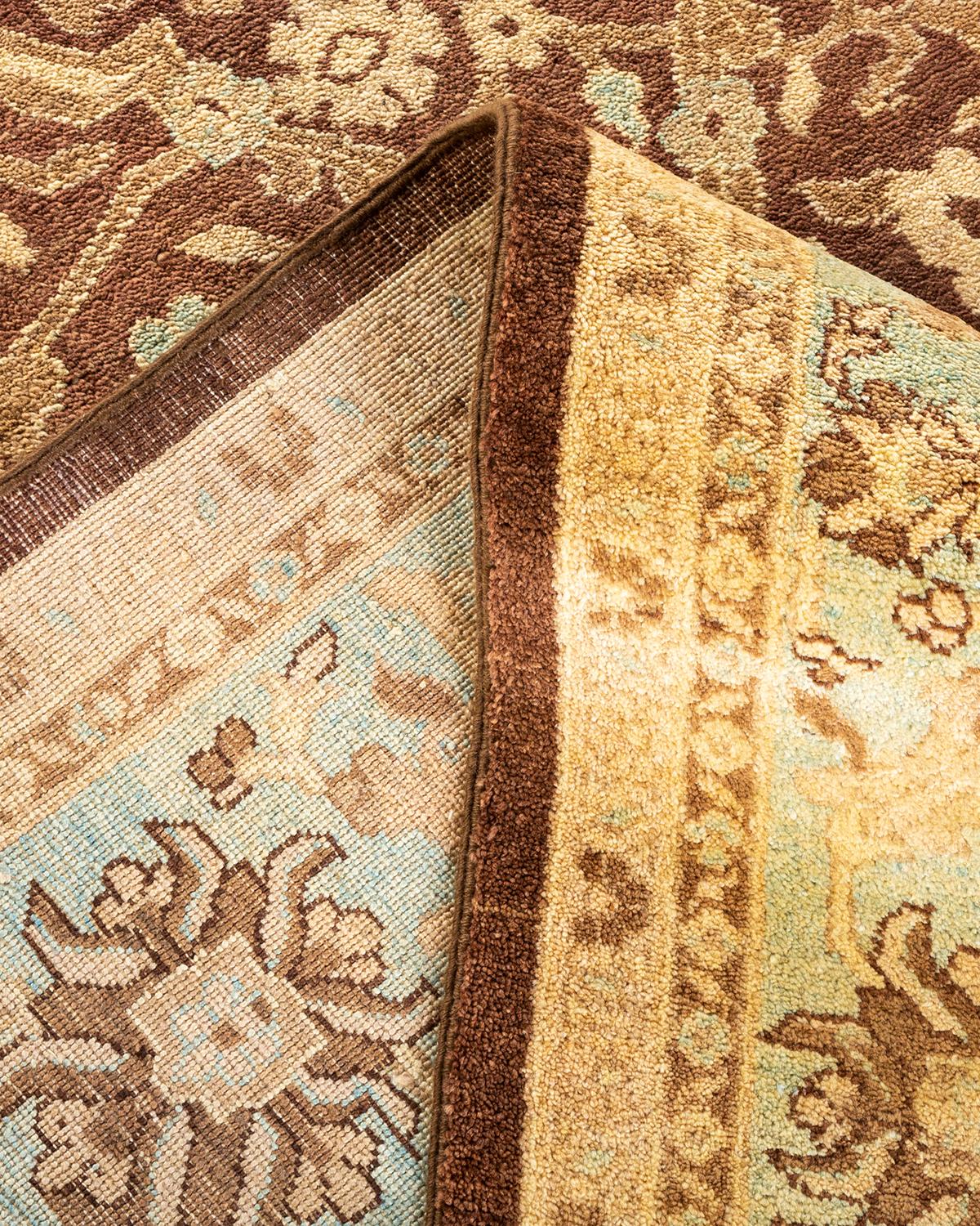 Handgeknüpfter, eklektischer, brauner Teppich mit Blumenmuster, Unikat (Wolle) im Angebot