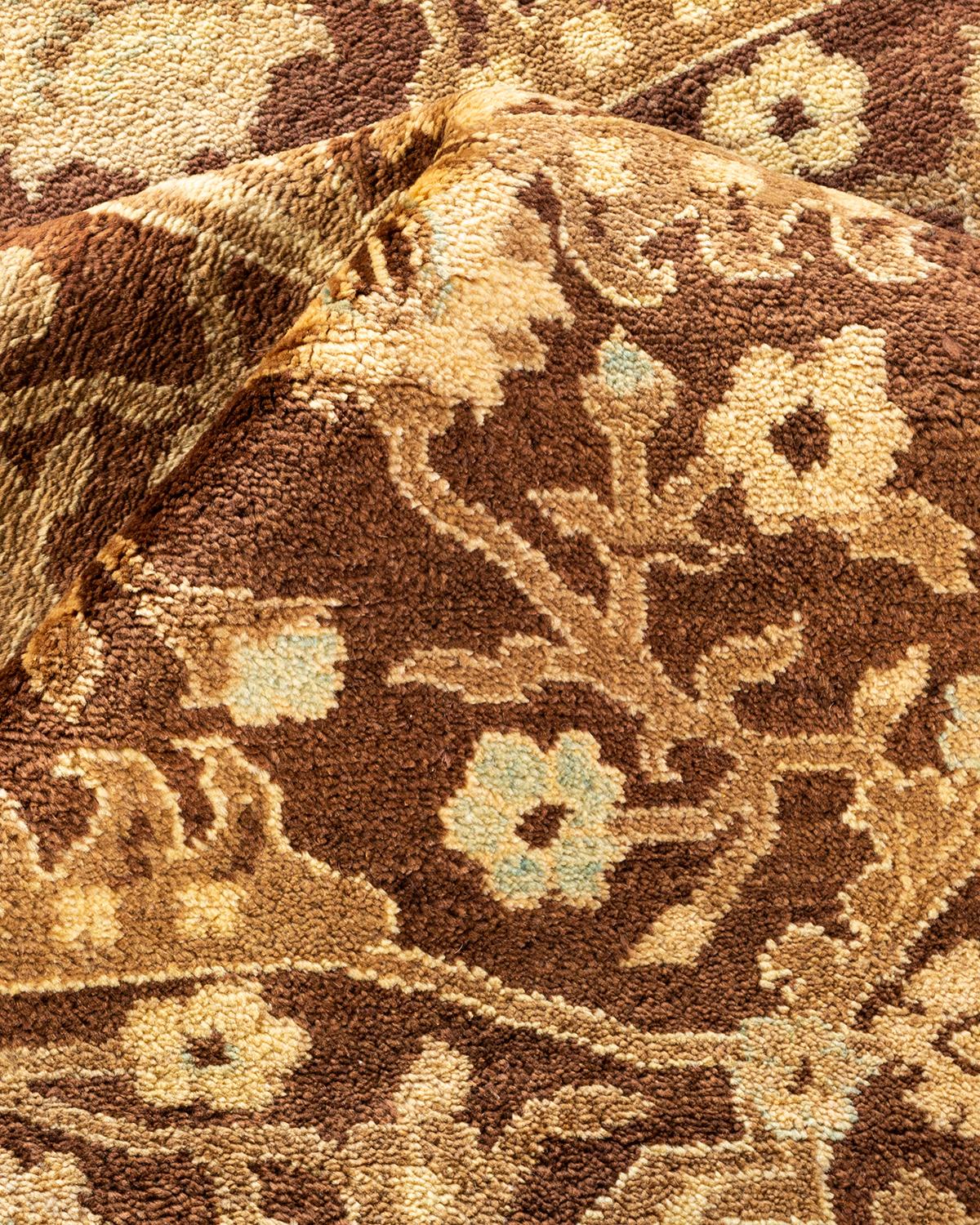 Handgeknüpfter, eklektischer, brauner Teppich mit Blumenmuster, Unikat im Angebot 1