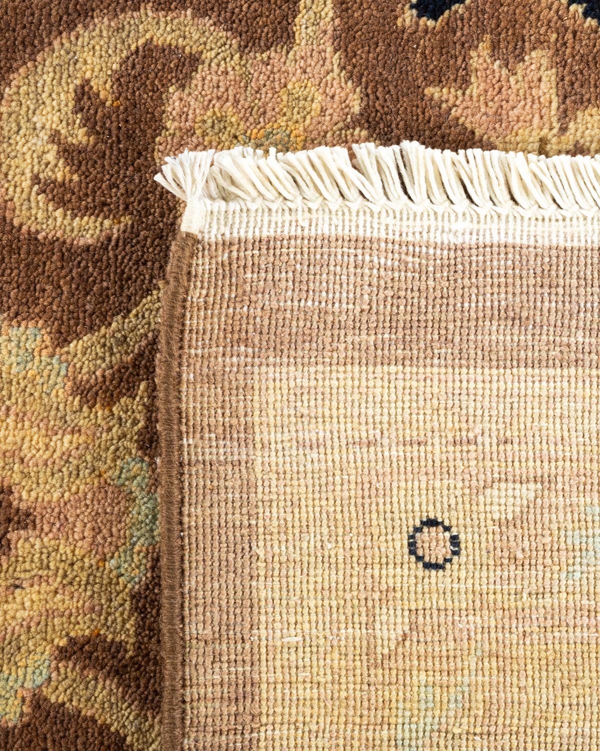 Alfombra Floral Ecléctica Marrón Anudada a Mano, Única en su Género Siglo XXI y contemporáneo en venta
