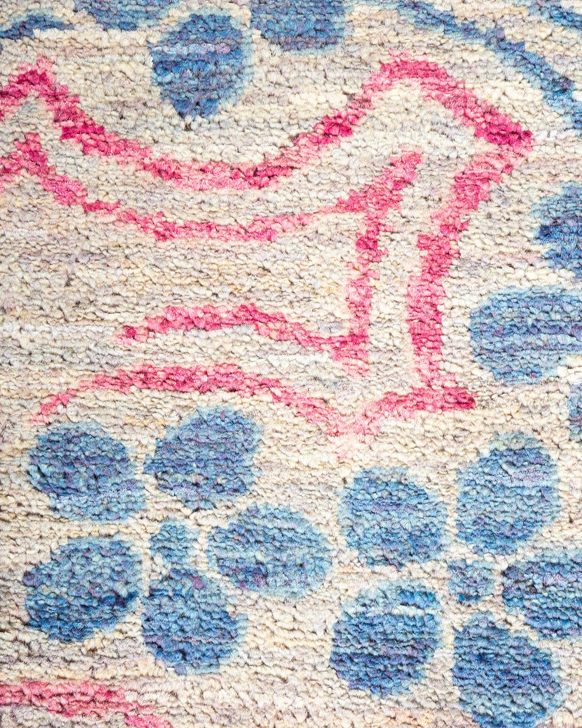 Pakistanais Tapis gris éclectique noué à la main, unique en son genre, à motifs floraux en vente