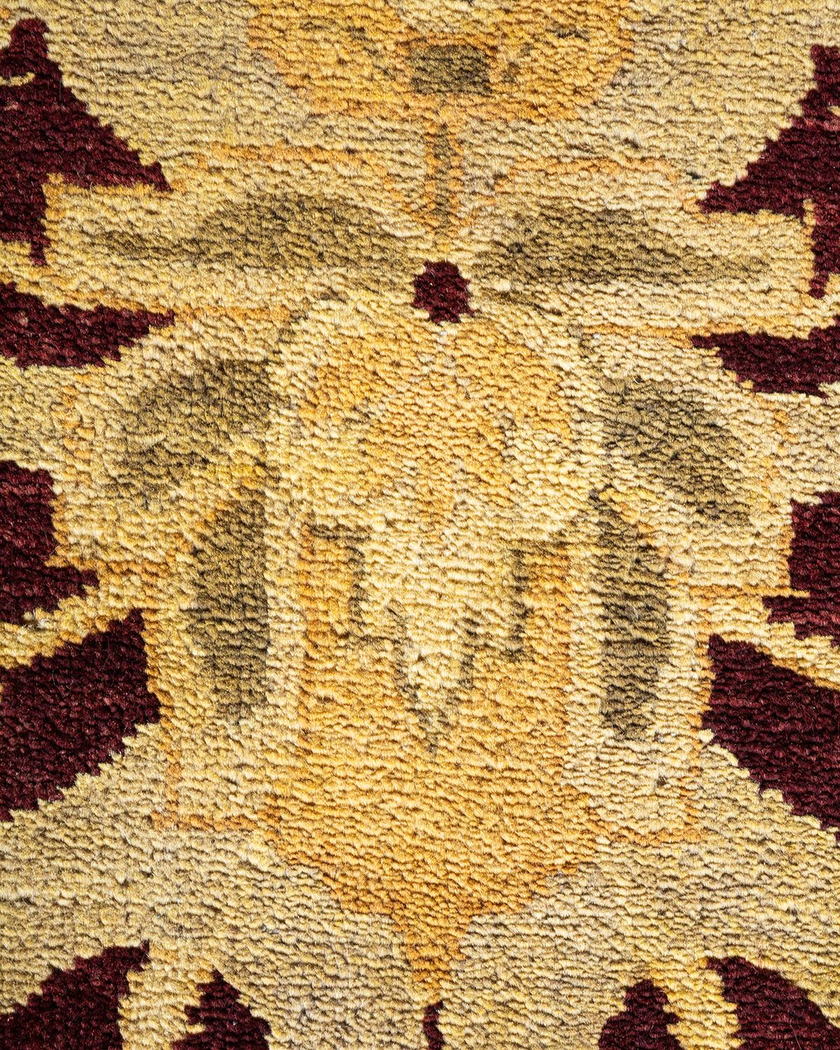 Pakistanais Tapis vert éclectique noué à la main à motifs floraux, unique en son genre en vente