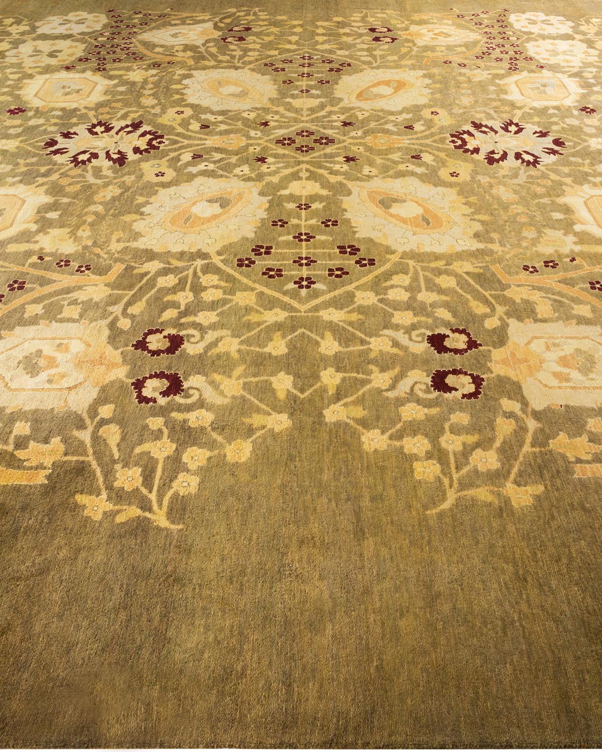 Tapis vert éclectique noué à la main à motifs floraux, unique en son genre Neuf - En vente à Norwalk, CT