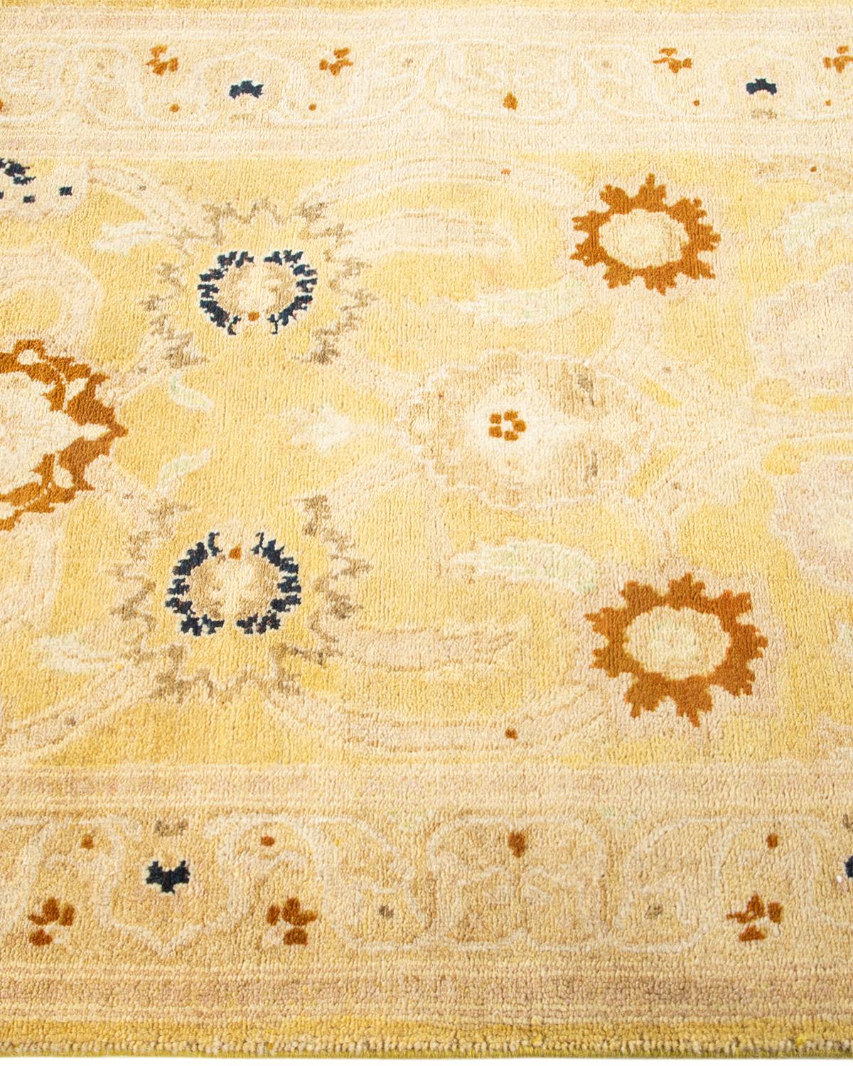 Alfombra verde ecléctica floral anudada a mano única en su género en Nuevo estado para la venta en Norwalk, CT
