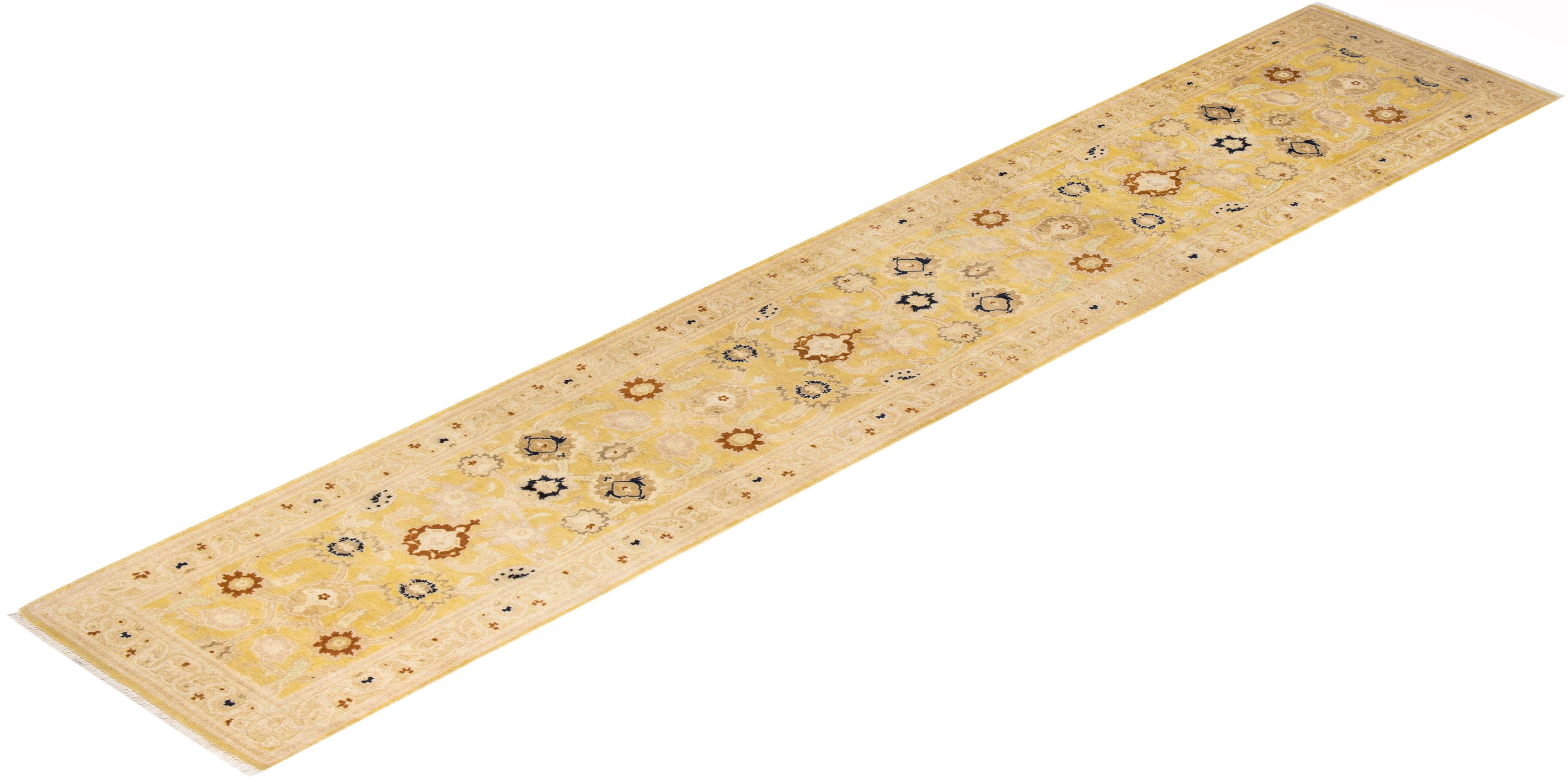 Alfombra verde ecléctica floral anudada a mano única en su género en venta 2