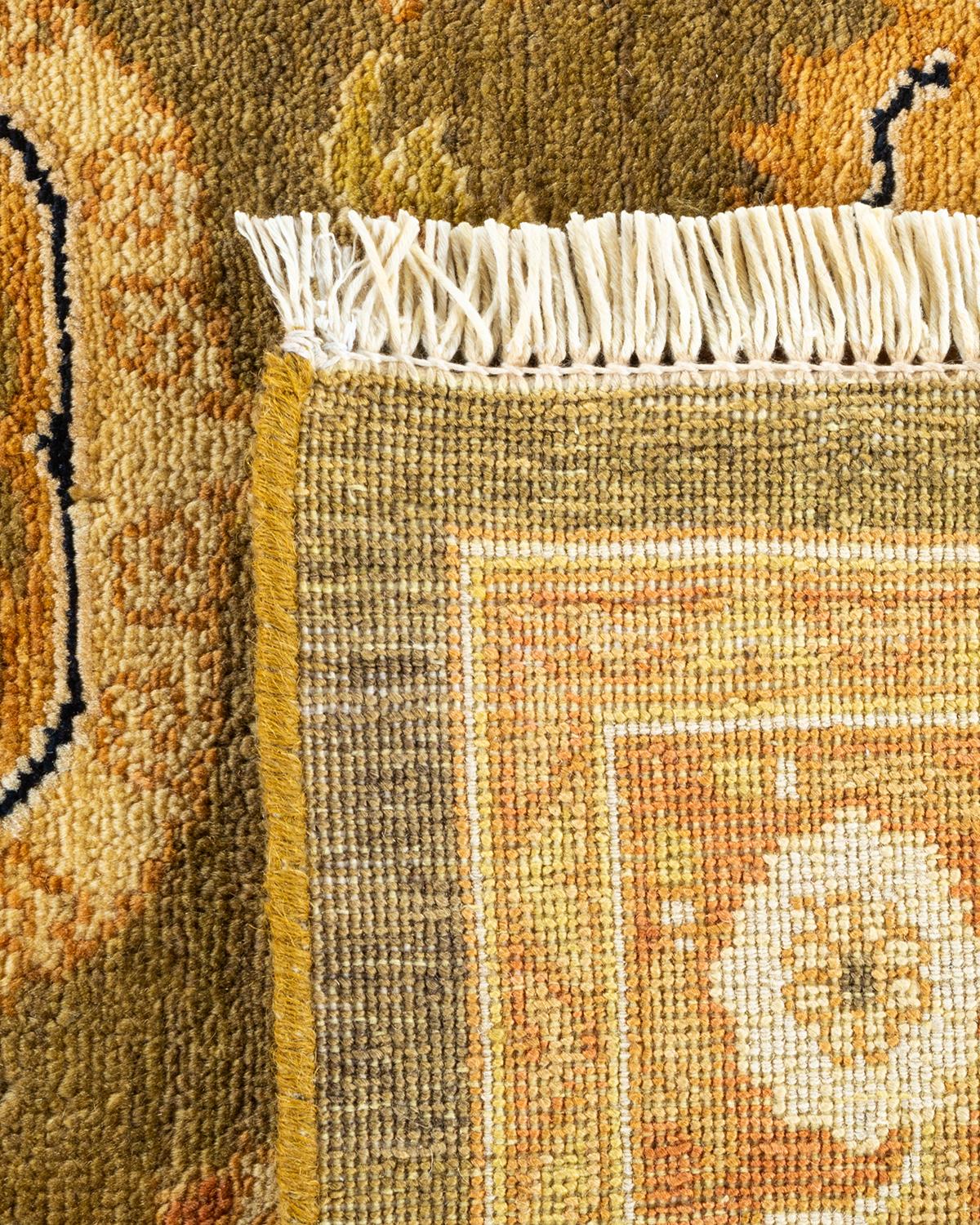 XXIe siècle et contemporain Tapis vert éclectique noué à la main, unique en son genre, à motifs floraux 9' 1