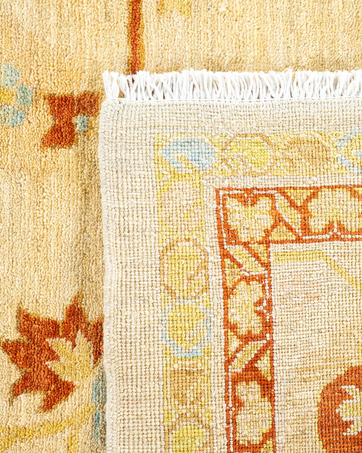 Handgeknüpfter, botanischer, elfenbeinfarbener Teppich mit Blumenmuster, Unikat, Unikat (21. Jahrhundert und zeitgenössisch) im Angebot