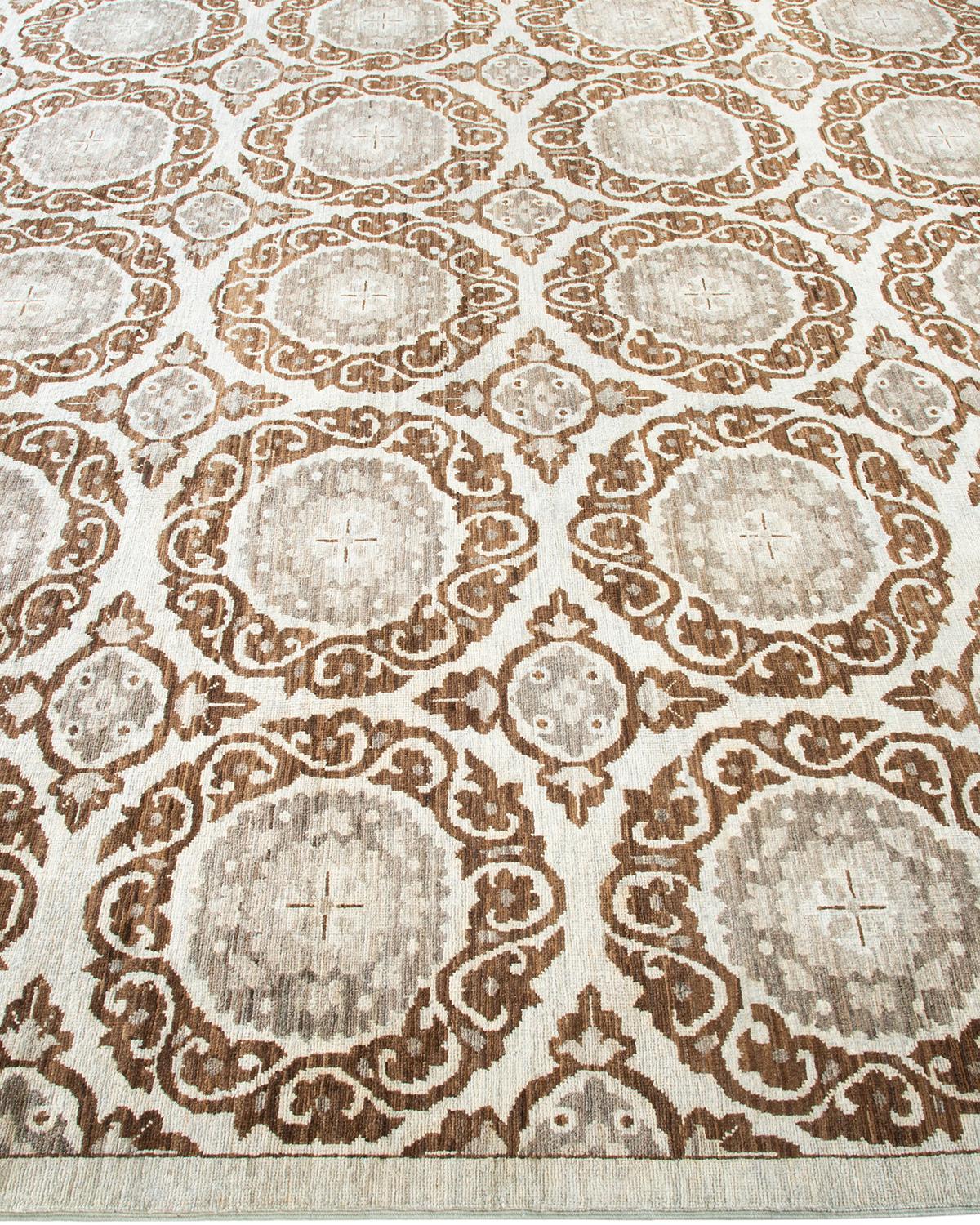 One-of-a-Kind Hand Knotted Floral Eclectic Ivory Area Rug In New Condition For Sale In Norwalk, CT
