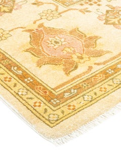 Tapis ivoire éclectique noué à la main, unique en son genre, à motifs floraux
