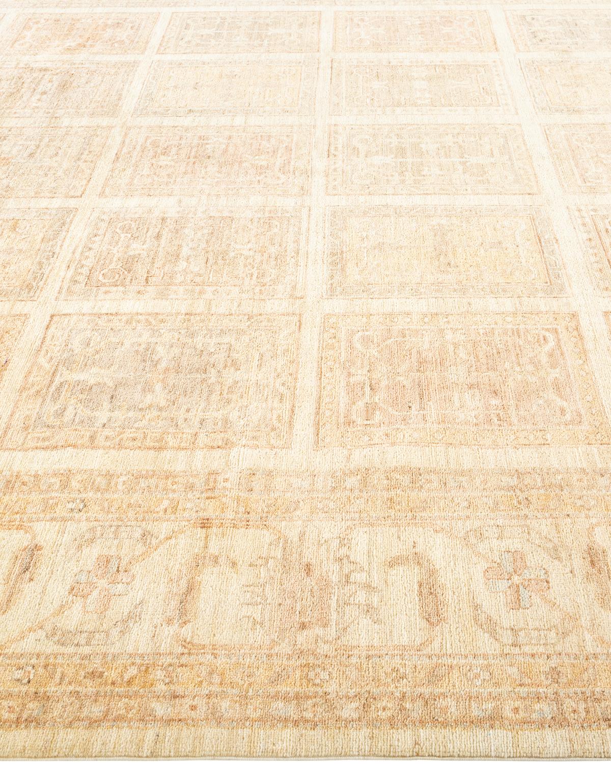 Tapis ivoire éclectique noué à la main, unique en son genre, à motifs floraux Neuf - En vente à Norwalk, CT