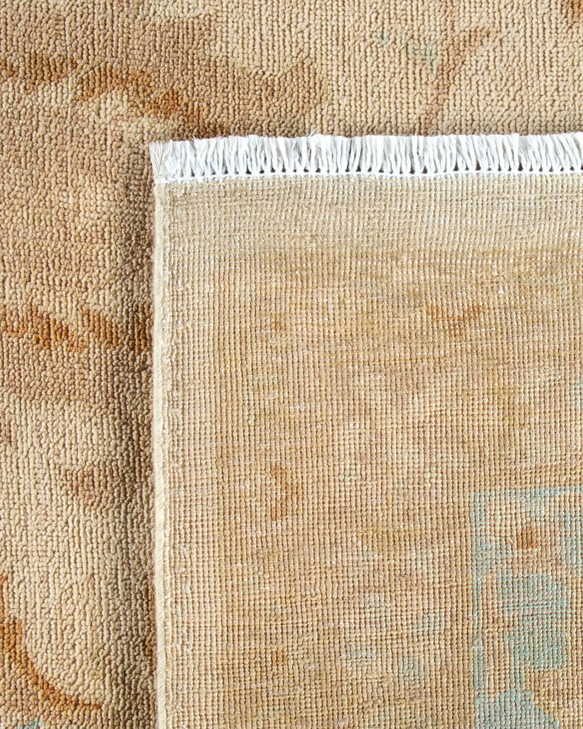 Handgeknüpfter, botanischer, elfenbeinfarbener Teppich mit Blumenmuster, Unikat (21. Jahrhundert und zeitgenössisch) im Angebot