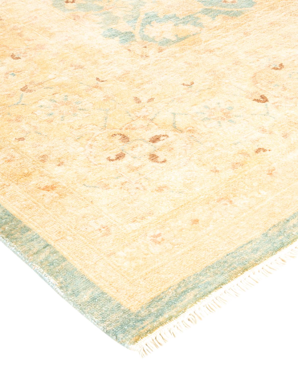 Avec un amalgame de tailles et d'influences esthétiques allant de l'art déco à Rorschach et au modernisme, les tapis de la collection Eclectic défient toute définition, demandant plutôt à devenir des points focaux intrigants d'une pièce. Ils sont à