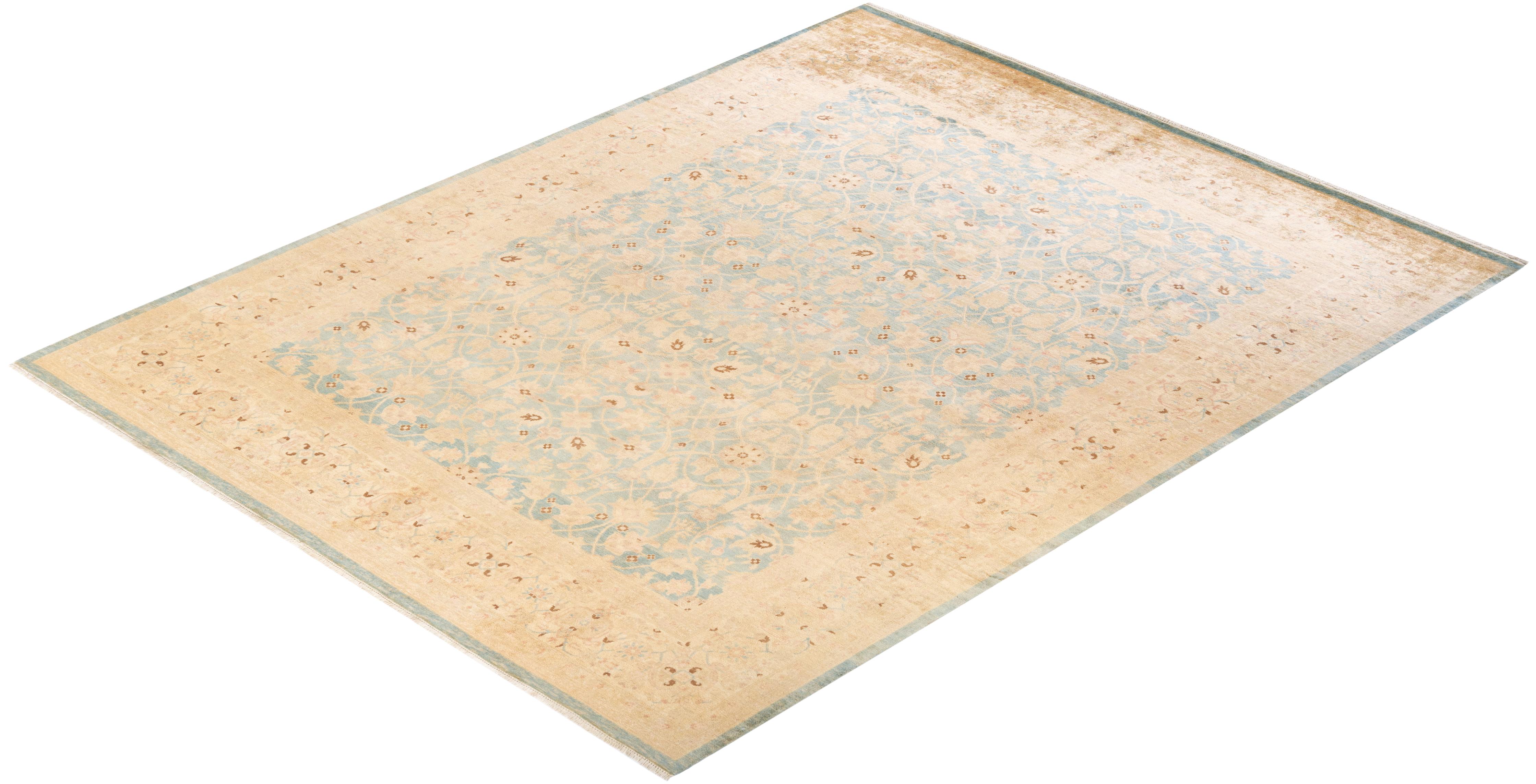 Tapis bleu clair éclectique noué à la main, unique en son genre, à fleurs en vente 2