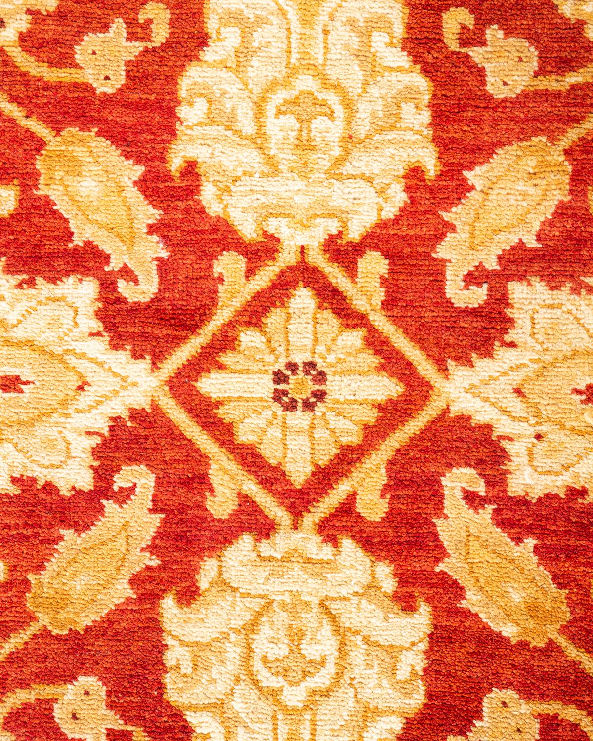 Handgeknüpfter, eklektischer orangefarbener Teppich mit Blumenmuster, Unikat, Unikat (Pakistanisch) im Angebot