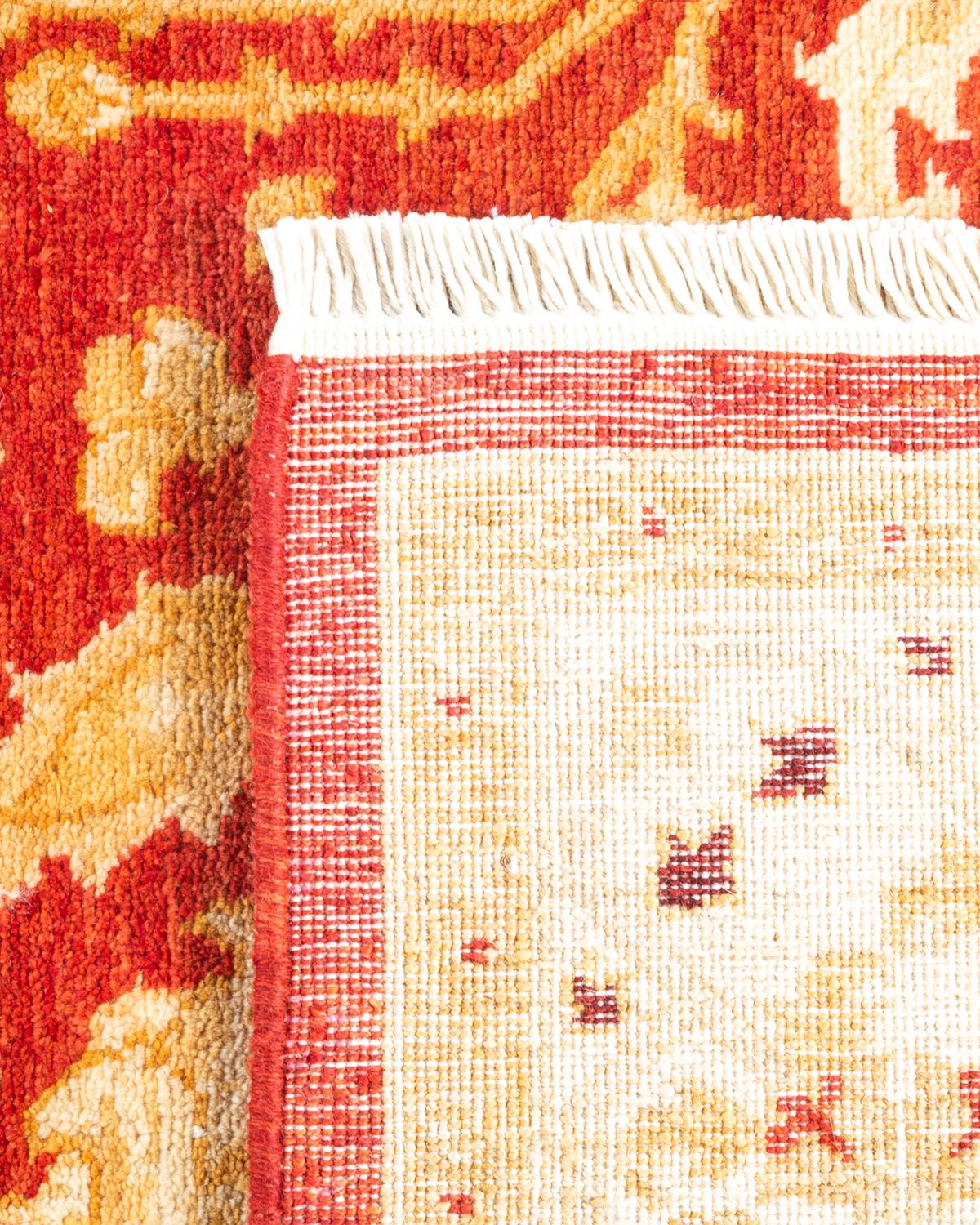 Handgeknüpfter, eklektischer orangefarbener Teppich mit Blumenmuster, Unikat, Unikat (21. Jahrhundert und zeitgenössisch) im Angebot