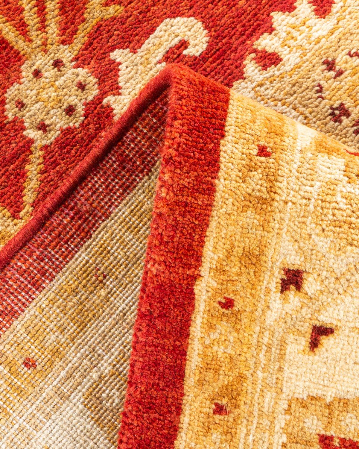 Handgeknüpfter, eklektischer orangefarbener Teppich mit Blumenmuster, Unikat, Unikat (Wolle) im Angebot