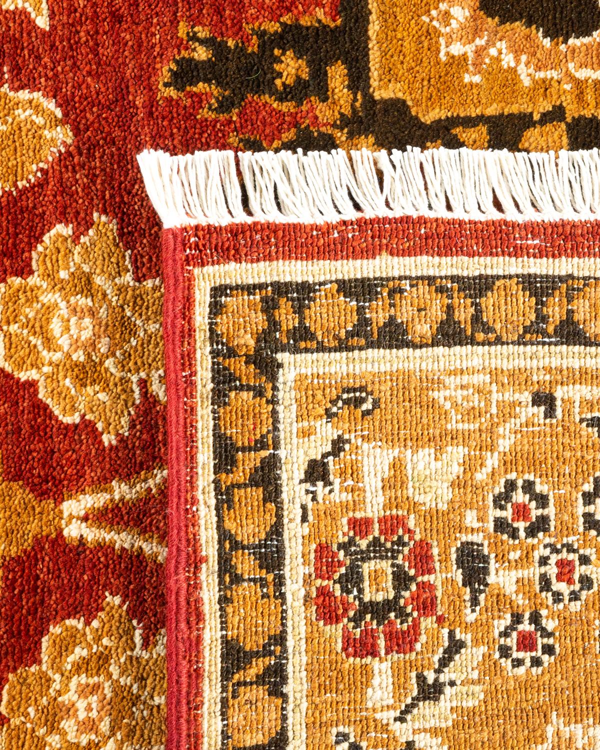 Handgeknüpfter, eklektischer orangefarbener Teppich mit Blumenmuster, Unikat, Unikat (21. Jahrhundert und zeitgenössisch) im Angebot