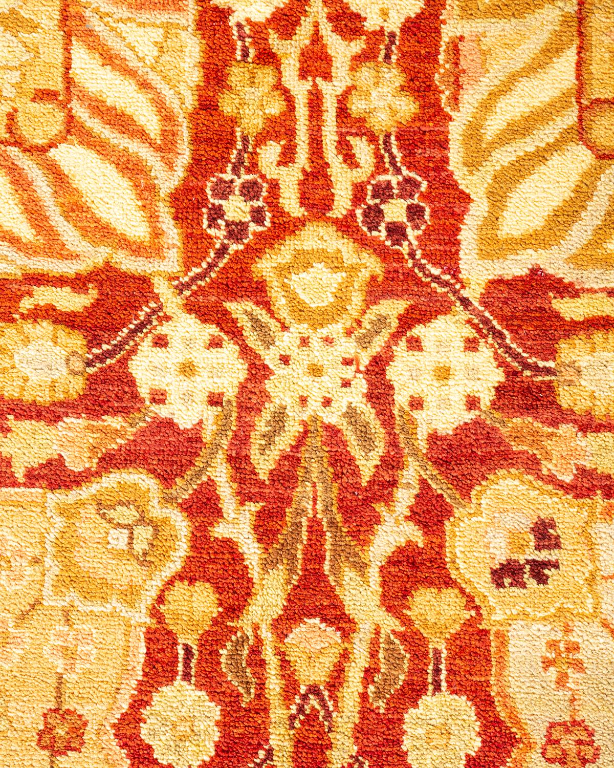 Handgeknüpfter, eklektischer orangefarbener Teppich mit Blumenmuster, Unikat im Zustand „Neu“ im Angebot in Norwalk, CT