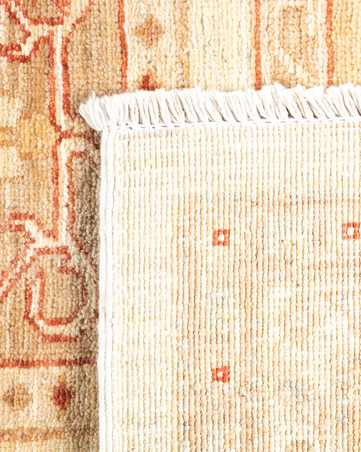 Handgeknüpfter floraler eklektischer Teppich in Orange als Einzelstück (21. Jahrhundert und zeitgenössisch) im Angebot