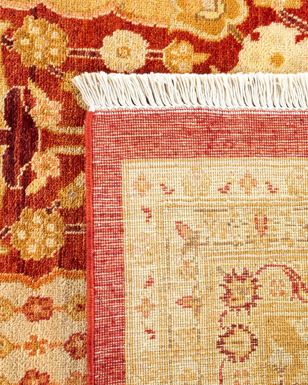 XXIe siècle et contemporain Tapis rouge éclectique noué à la main, unique en son genre, à motifs floraux en vente
