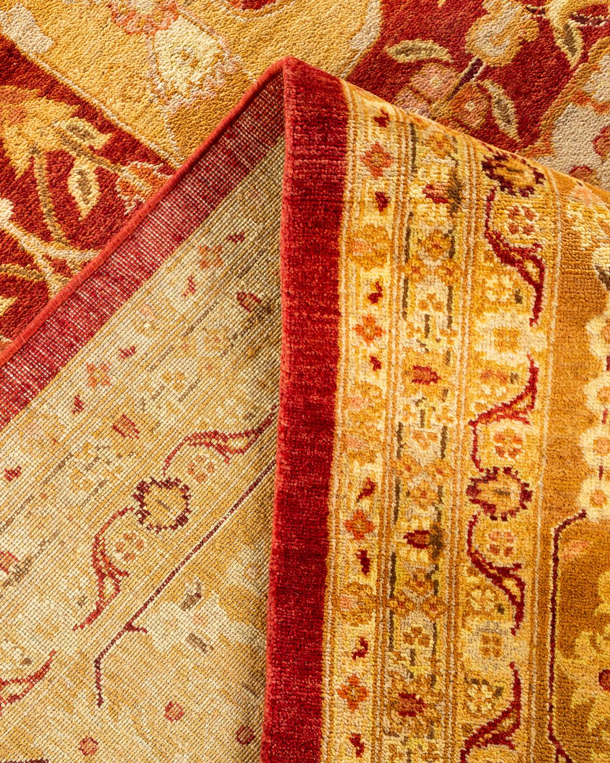 Laine Tapis rouge éclectique noué à la main, unique en son genre, à motifs floraux en vente