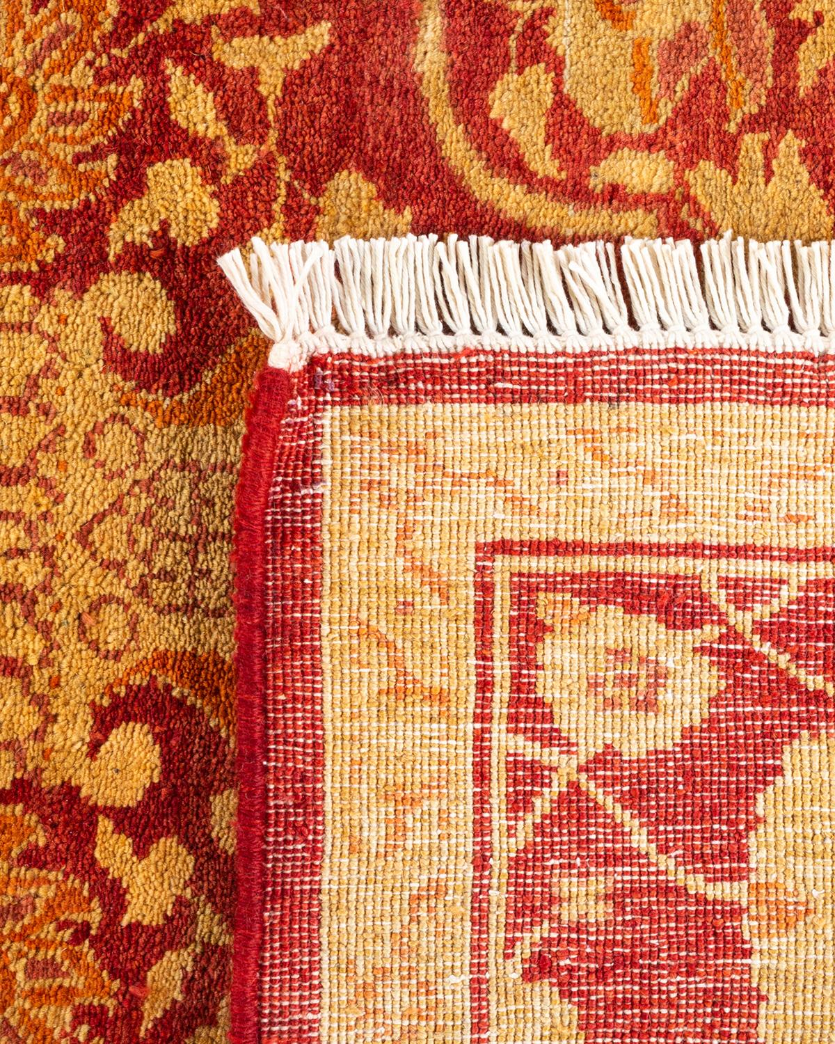 XXIe siècle et contemporain Tapis rouge éclectique noué à la main à motifs floraux, unique en son genre en vente