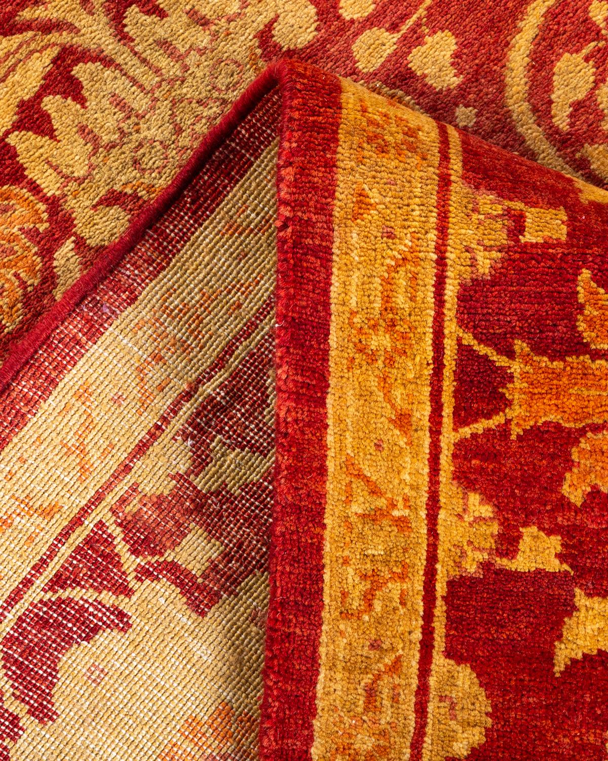 Laine Tapis rouge éclectique noué à la main à motifs floraux, unique en son genre en vente