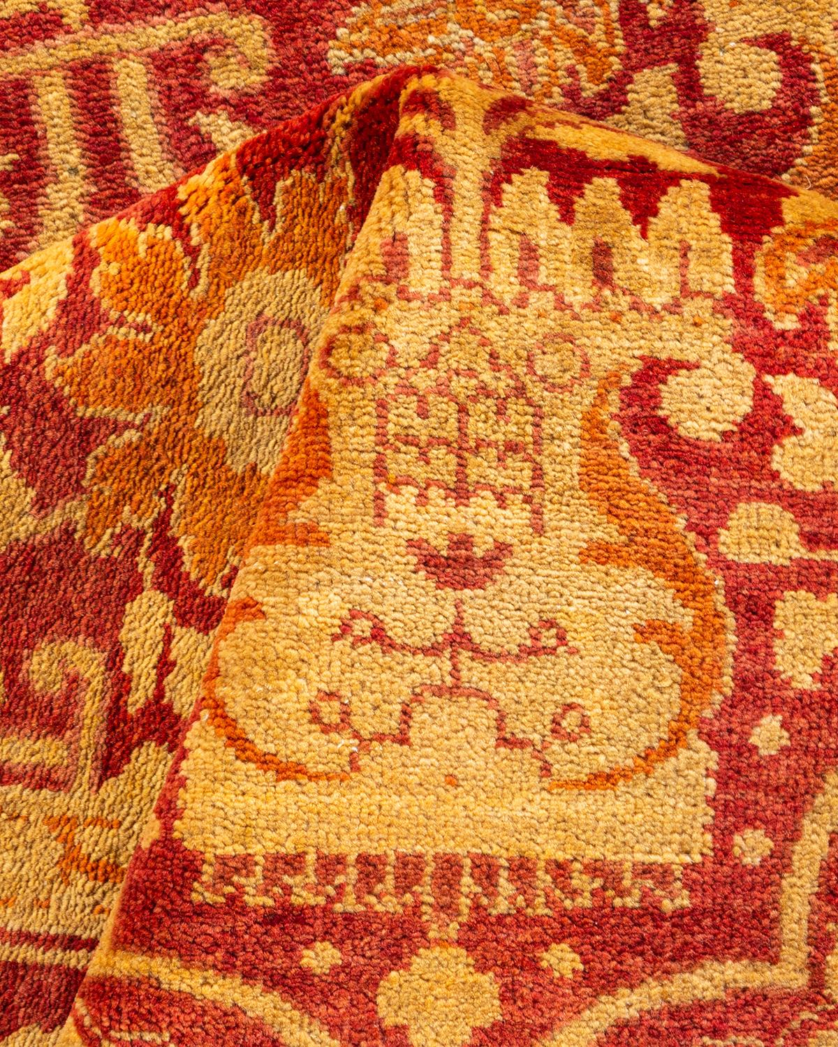 Tapis rouge éclectique noué à la main à motifs floraux, unique en son genre en vente 1