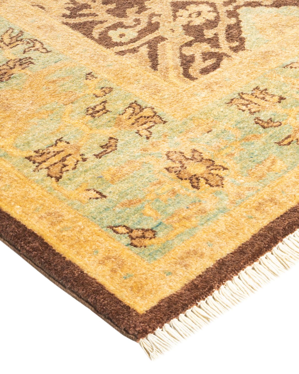 Avec un amalgame de tailles et d'influences esthétiques allant de l'art déco à Rorschach et au modernisme, les tapis de la collection Eclectic défient toute définition, demandant plutôt à devenir des points focaux intrigants d'une pièce. Ce sont à