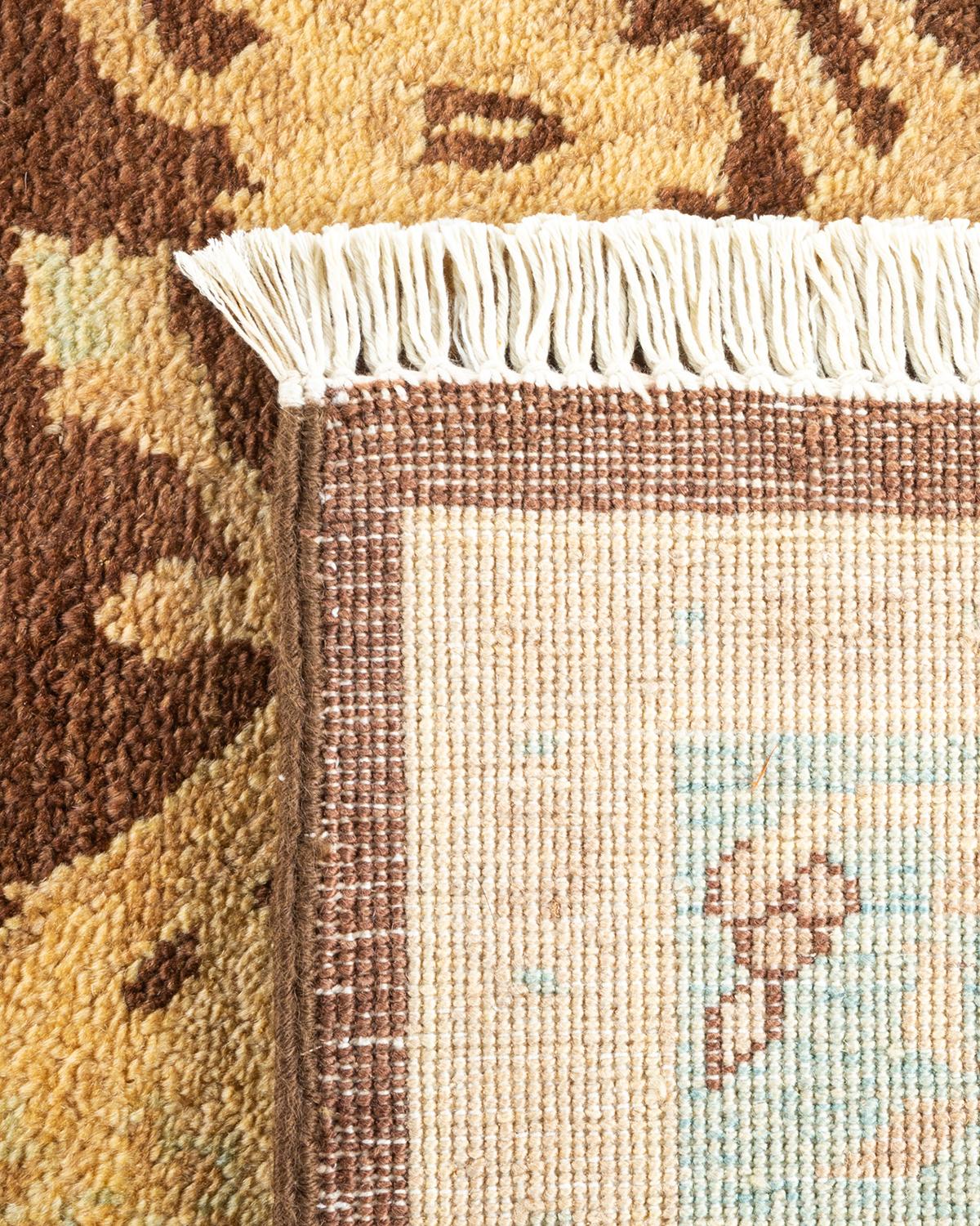 XXIe siècle et contemporain Tapis rouge éclectique noué à la main à motifs floraux, unique en son genre en vente