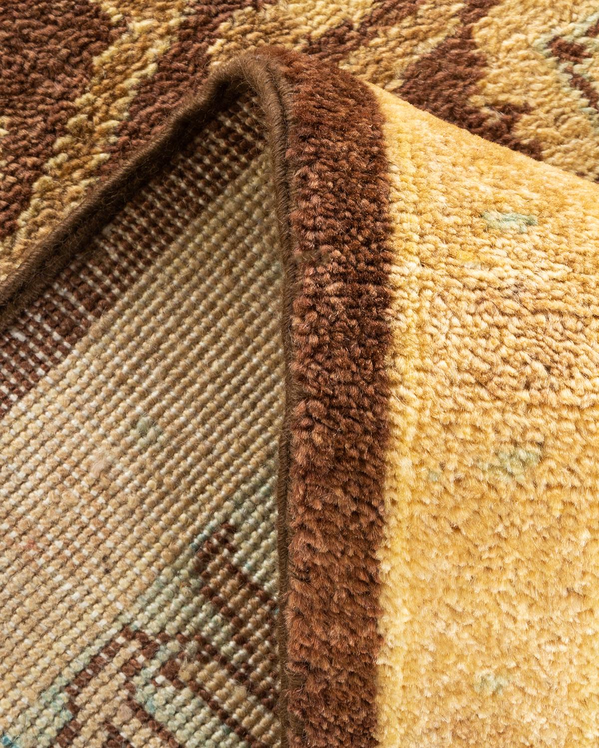 Laine Tapis rouge éclectique noué à la main à motifs floraux, unique en son genre en vente