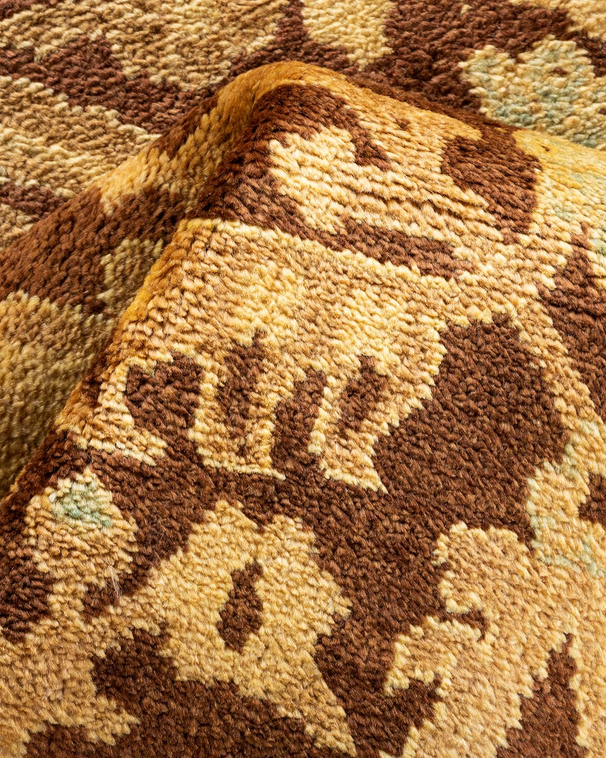 Tapis rouge éclectique noué à la main à motifs floraux, unique en son genre en vente 1