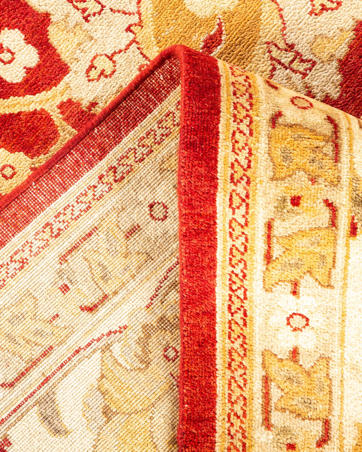 Laine Tapis rouge éclectique noué à la main, unique en son genre, à motifs floraux en vente