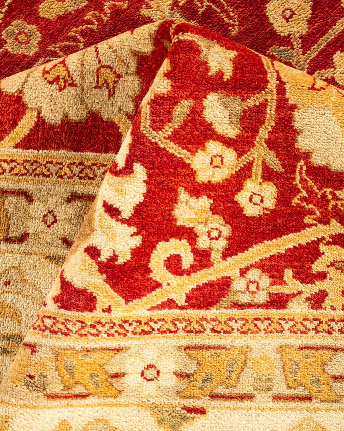 Tapis rouge éclectique noué à la main, unique en son genre, à motifs floraux en vente 1