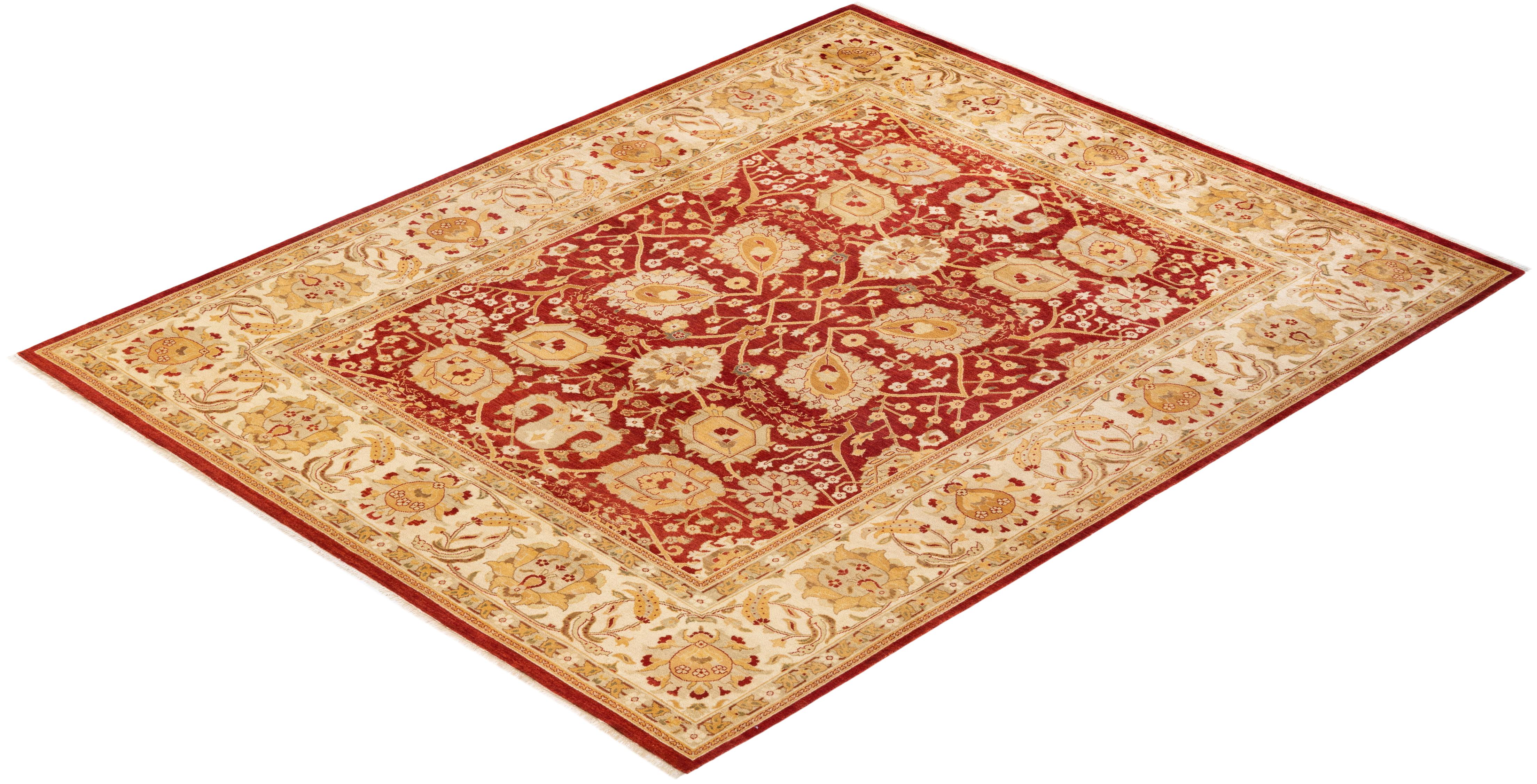 Tapis rouge éclectique noué à la main, unique en son genre, à motifs floraux en vente 2