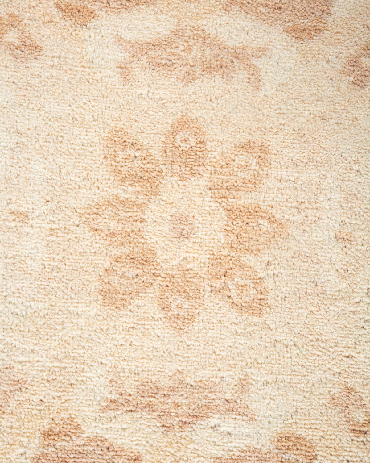 Handgeknüpfter, geblümter Mogul-Teppich in Beige, Unikat (Pakistanisch) im Angebot