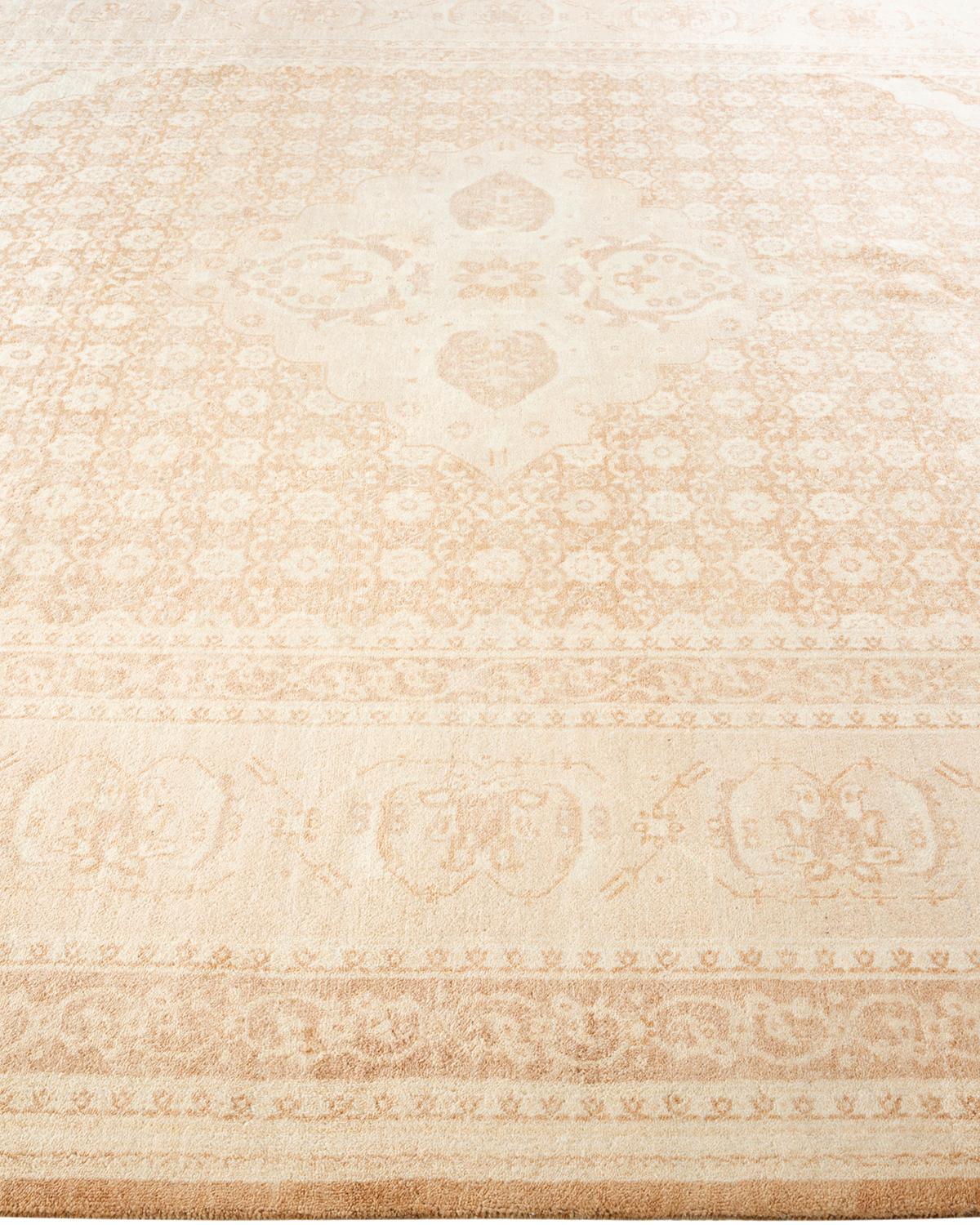 Handgeknüpfter, geblümter Mogul-Teppich in Beige, Unikat im Zustand „Neu“ im Angebot in Norwalk, CT