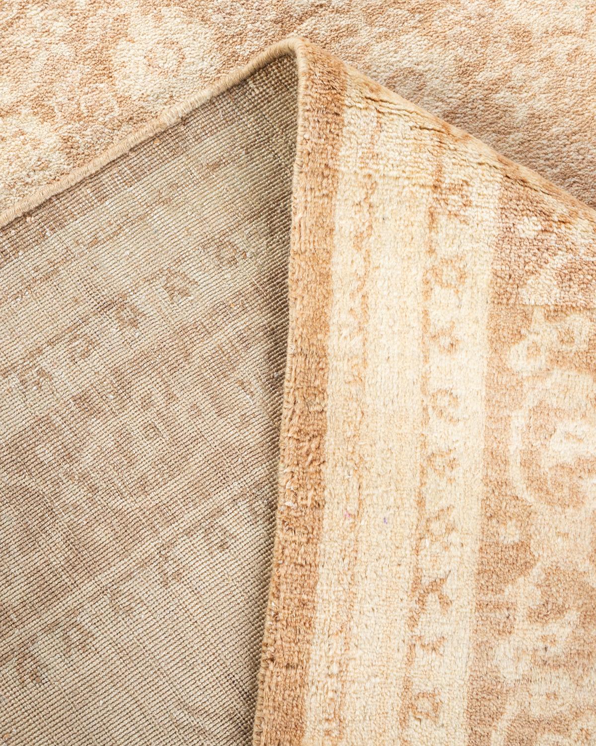 Handgeknüpfter, geblümter Mogul-Teppich in Beige, Unikat (Wolle) im Angebot