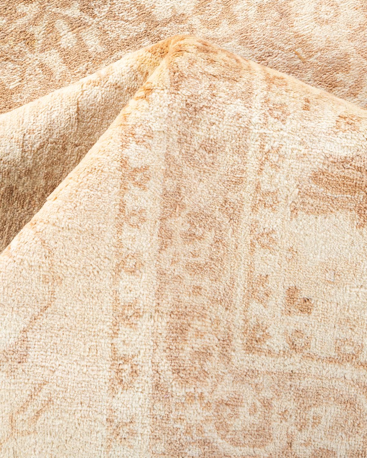 Handgeknüpfter, geblümter Mogul-Teppich in Beige, Unikat im Angebot 1