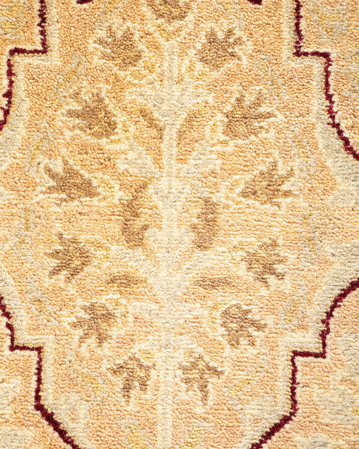 Handgeknüpfter, geblümter Mogul-Teppich in Beige, Unikat (Pakistanisch) im Angebot