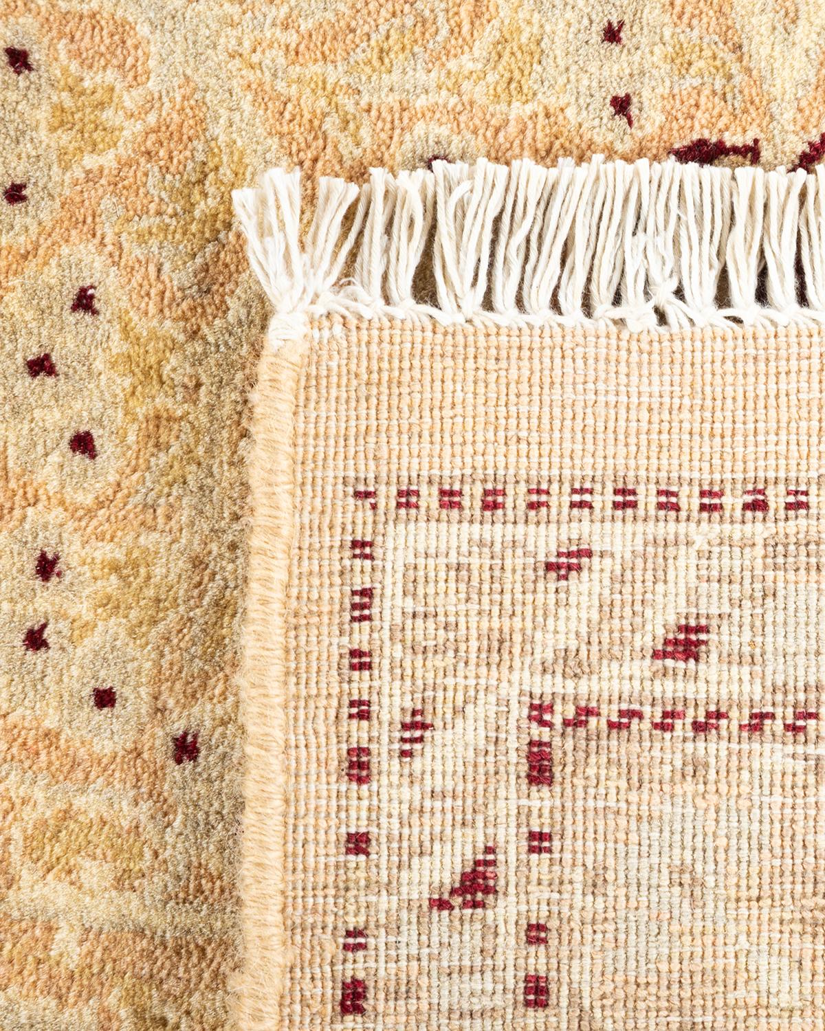 Handgeknüpfter, geblümter Mogul-Teppich in Beige, Unikat (21. Jahrhundert und zeitgenössisch) im Angebot