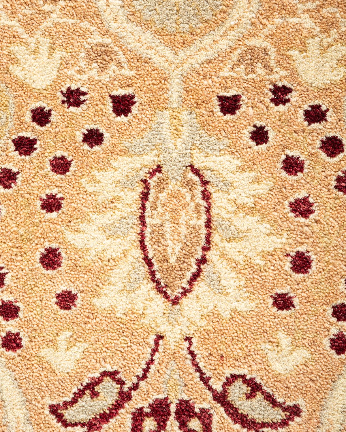Handgeknüpfter, geblümter Mogul Teppich in Beige, Unikat, Unikat (Pakistanisch) im Angebot