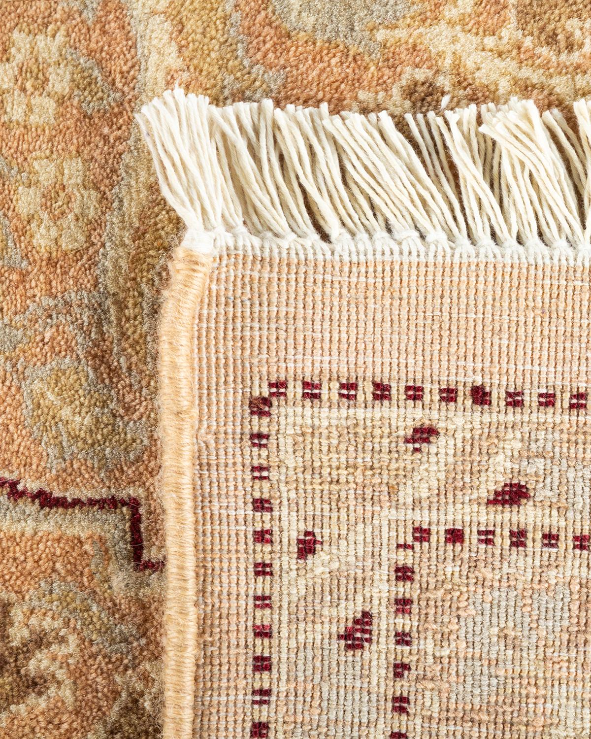 Handgeknüpfter, geblümter Mogul Teppich in Beige, Unikat, Unikat (21. Jahrhundert und zeitgenössisch) im Angebot